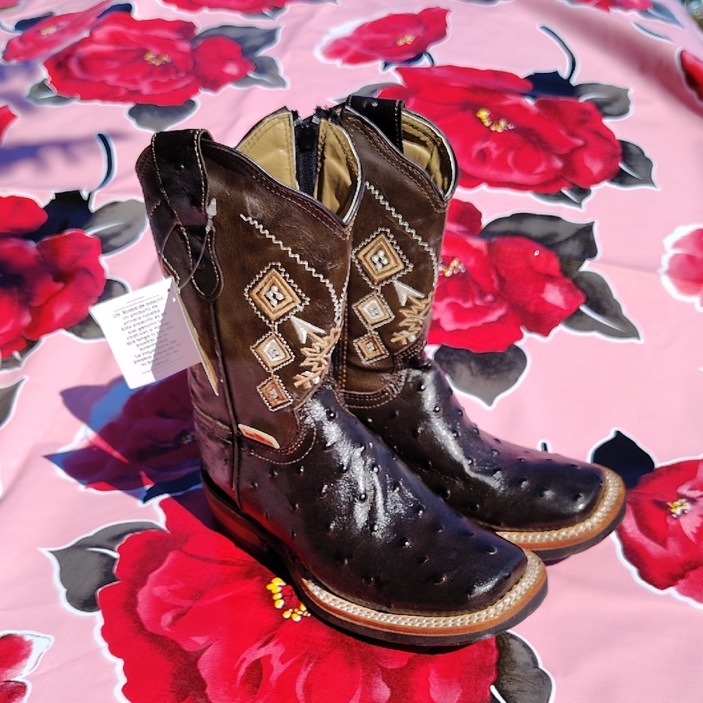 ( Girls ) Brown Western Leather Boots.